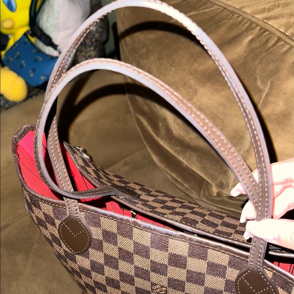Louis Vuitton Neverfull MM Tote Bag - Picture 8 of 9